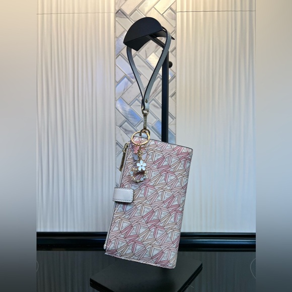 Michael Kors Adele Logo Smart Wallet and Hearts Butterfly Bag Charm - Picture 2 of 16